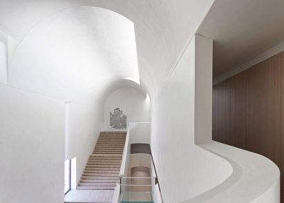 resindential-indigo-slam-smart-design-studio-inside_dezeen_1704_ss_3