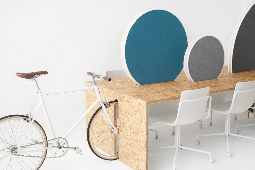 Rolling workspace by Nendo