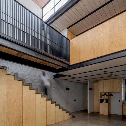RR House by Delfino Lozano
