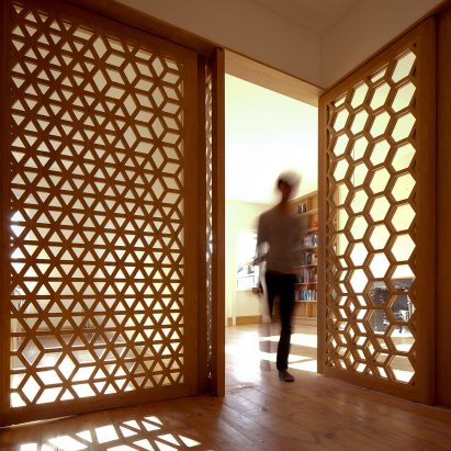 screen-house-residential-apartment-flat-interior-design-partitions-studio-ben-allen-north-london-uk_dezeen_2364_col_2