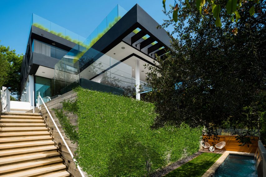 The Middle house by hu mn+