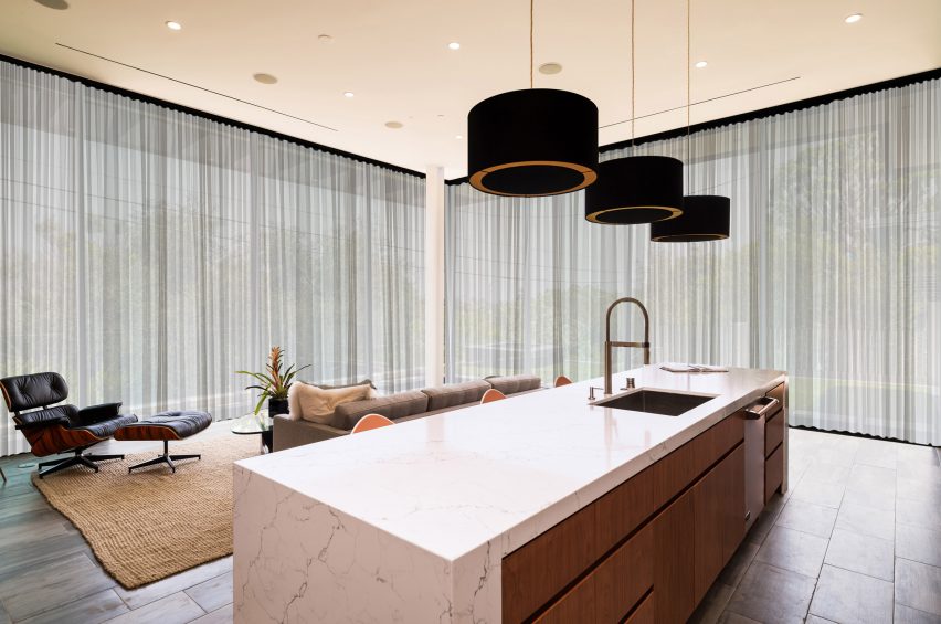 The Middle house by hu mn+