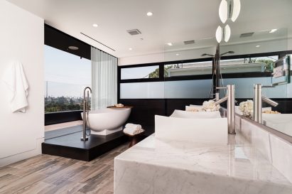 The Middle house by hu mn+