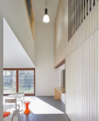 the-point-new-youth-centre-in-hampshire-ayre-chamberlain-gaunt-architecture-hampshire-uk_dezeen_2364_col_17