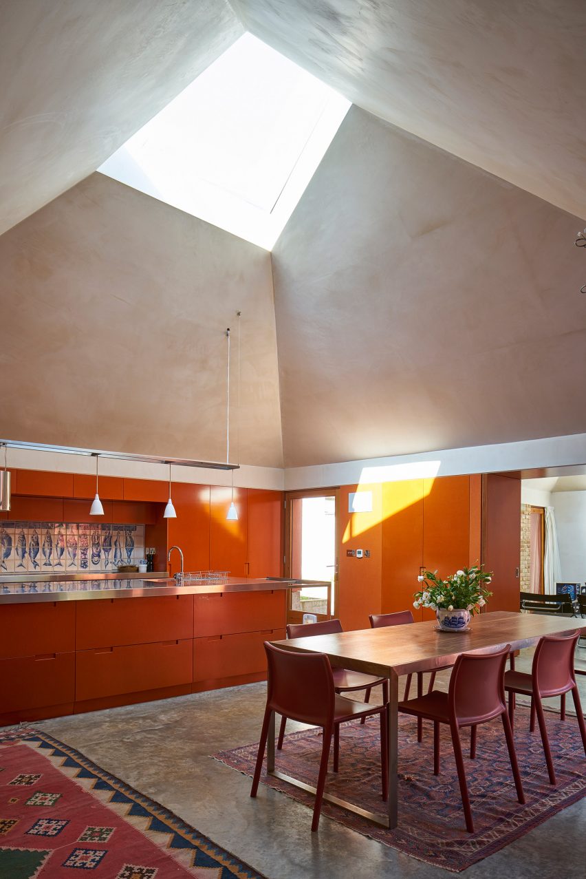 Tin House by Henning Stummel Architects