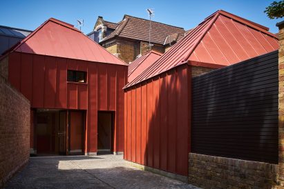 Tin House by Henning Stummel Architects