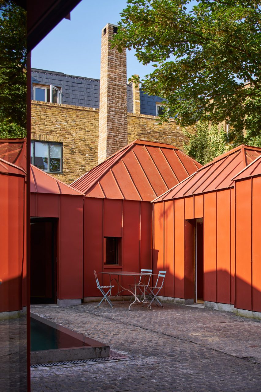 Tin House by Henning Stummel Architects