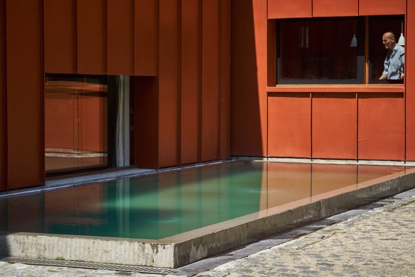 Tin House by Henning Stummel Architects