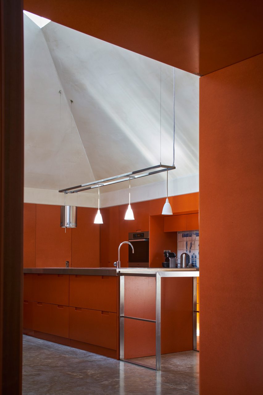 Tin House by Henning Stummel Architects