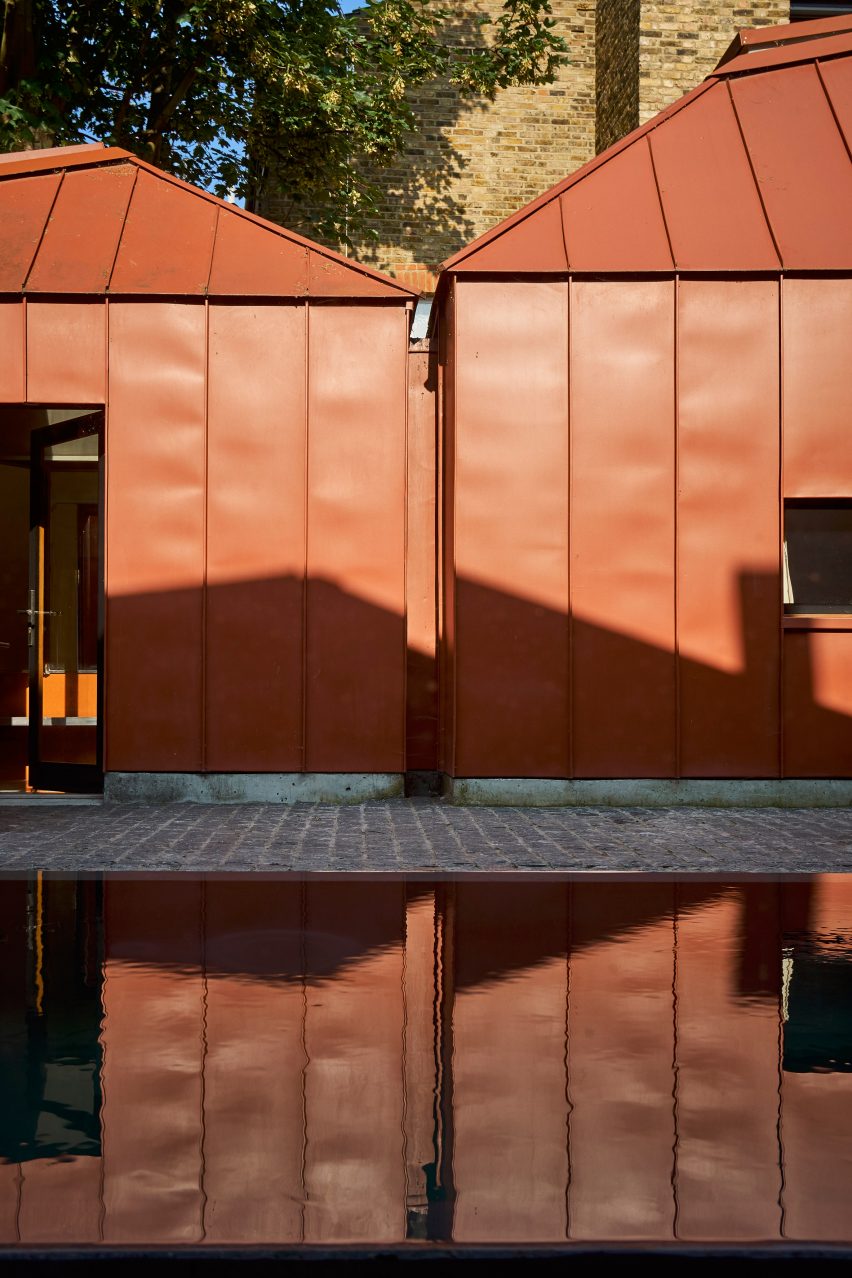 Tin House by Henning Stummel Architects