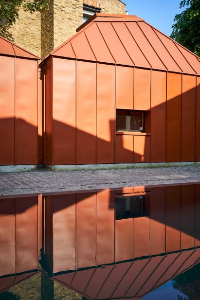 Tin House by Henning Stummel Architects