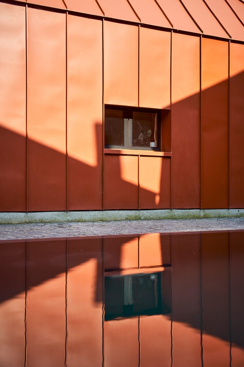 Tin House by Henning Stummel Architects