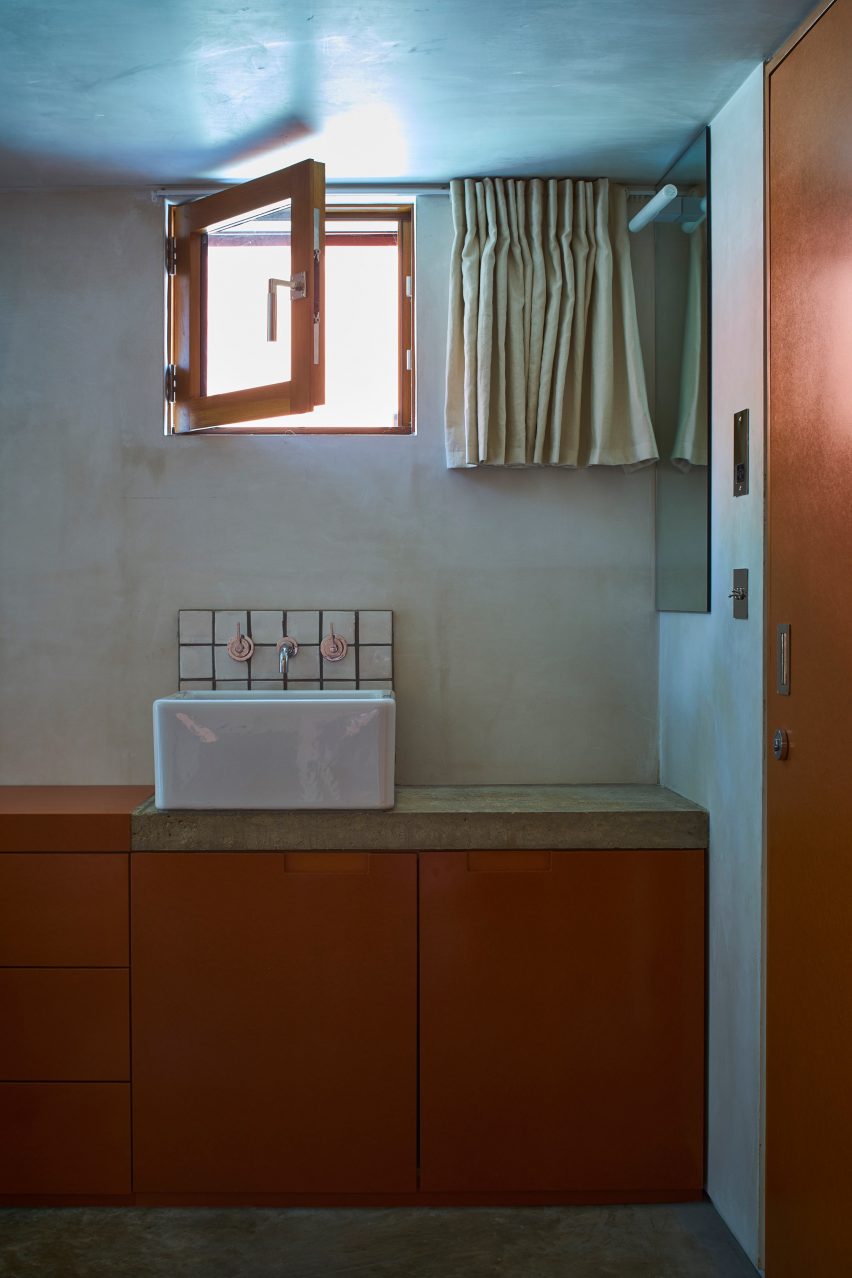 Tin House by Henning Stummel Architects