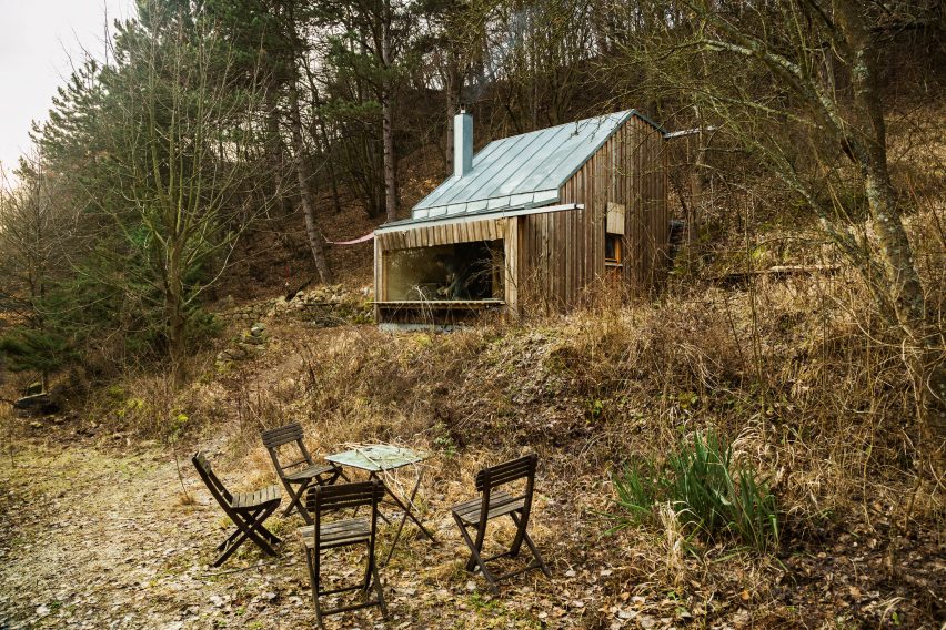 Tom's hut by Heike Schlauch
