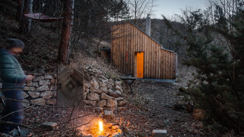 Tom's hut by Heike Schlauch