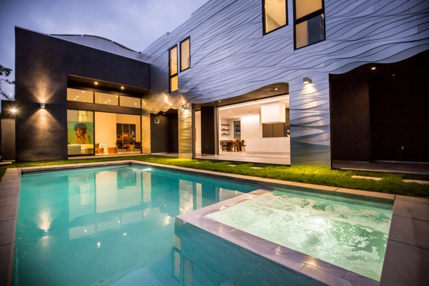 Wave House by Mario Romano