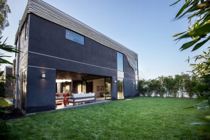 Wave House by Mario Romano