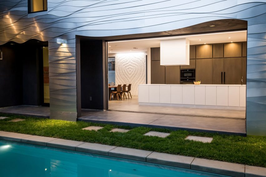 Wave House by Mario Romano