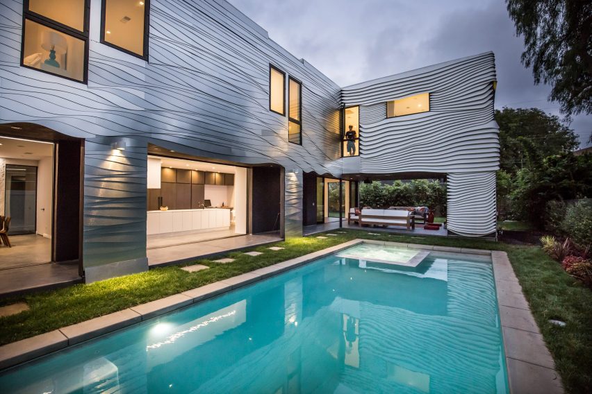 Wave House by Mario Romano