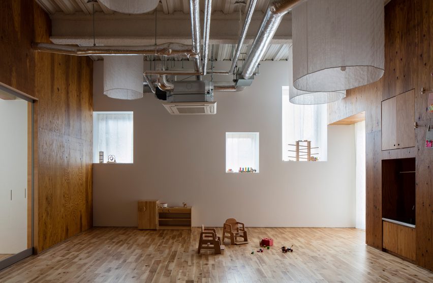 Aitoku kindergarten by Kengo Kuma