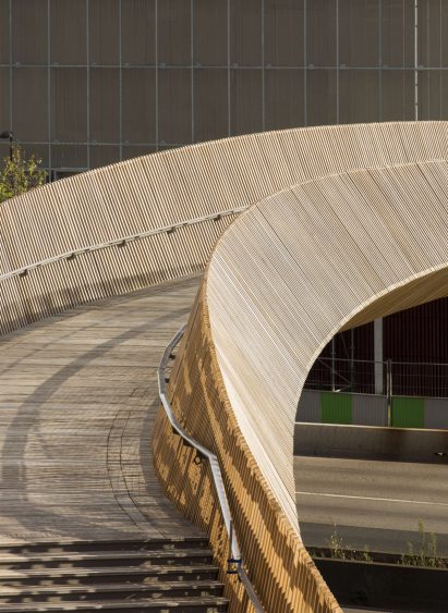 architizer-footbridge-over-the-boulevard-peripherique-dvvd-infrastructure_dezeen_2364_col_5