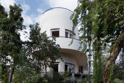 Bauhaus apartment by Maayan Zusman and Amir Navon