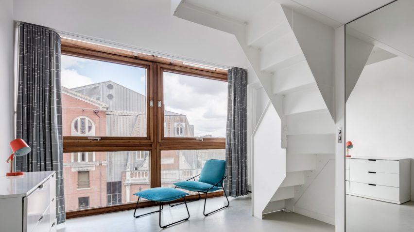 Emulsion transforms apartment in London’s brutalist Barbican Estate