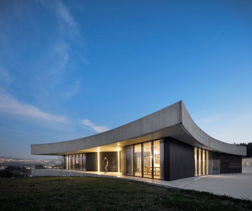 Cabo de Vila House by Spaceworkers