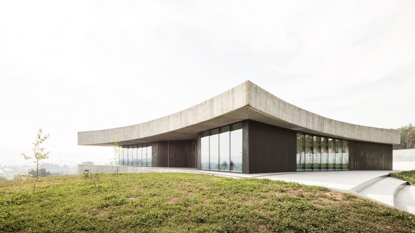 Cabo de Vila by Spaceworkers features concrete roof with scooped edges