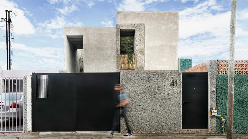 Intersticial Arquitectura renovates 1980s industrial building to create home and studio in Mexico