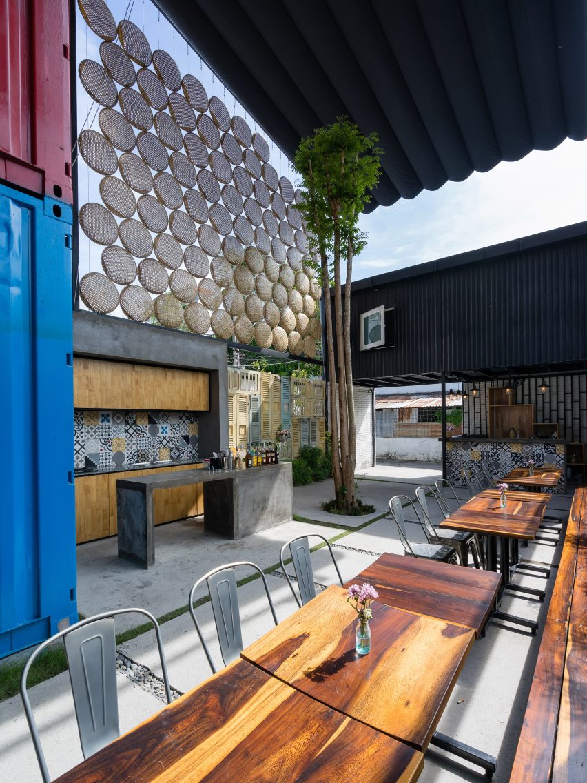 Ccasa Hostel by TAK architects