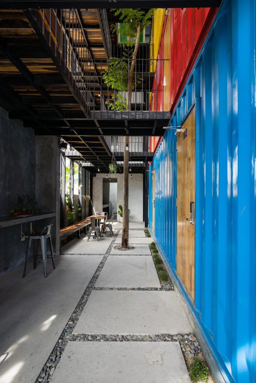 Ccasa Hostel by TAK architects