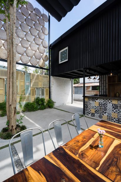 Ccasa Hostel by TAK architects