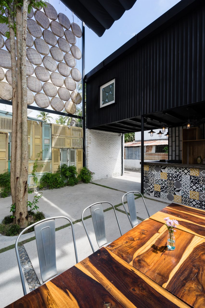 Ccasa Hostel by TAK architects