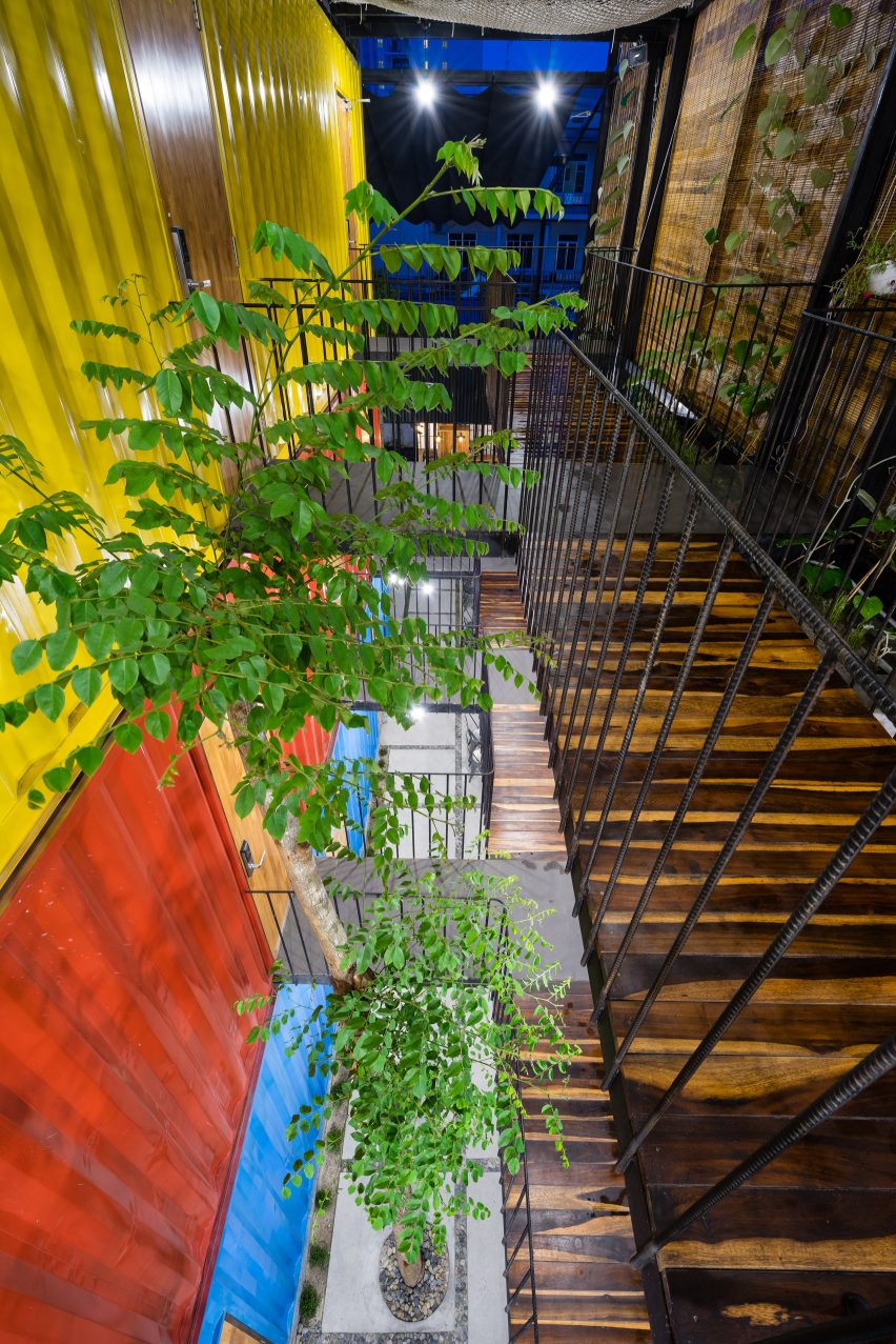 Ccasa Hostel by TAK architects