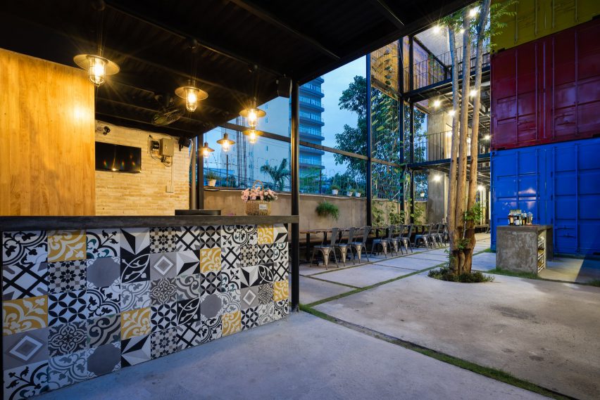 Ccasa Hostel by TAK architects