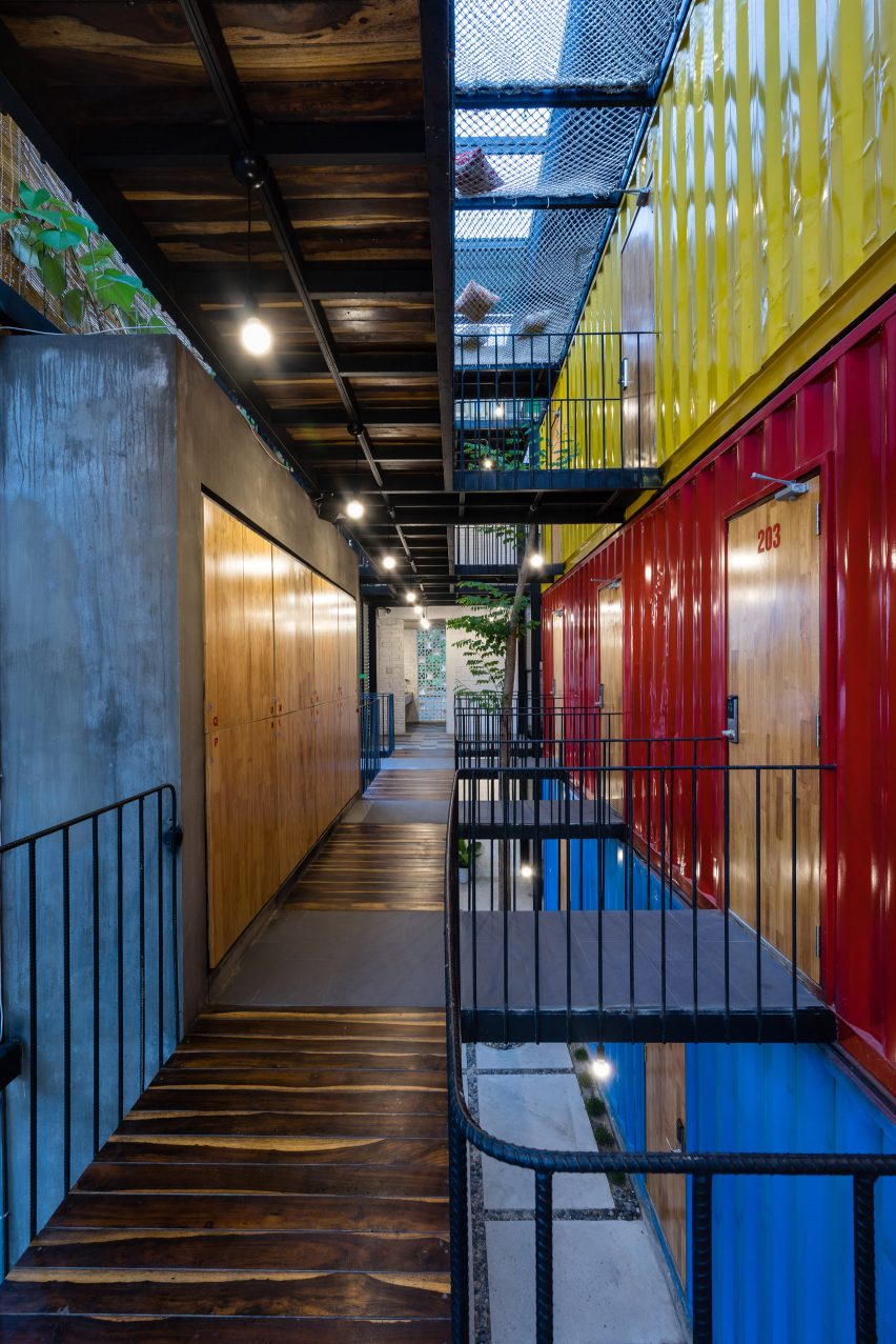 Ccasa Hostel by TAK architects