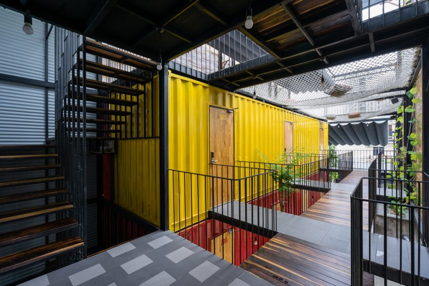 Ccasa Hostel by TAK architects