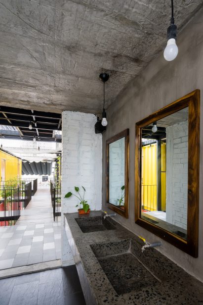Ccasa Hostel by TAK architects