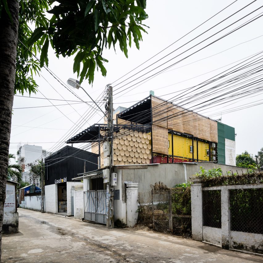 Ccasa Hostel by TAK architects