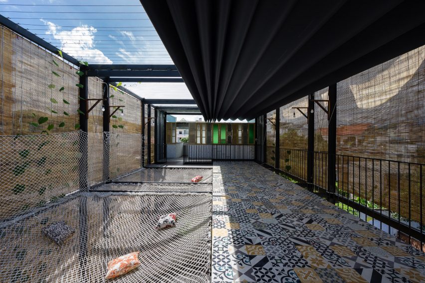 Ccasa Hostel by TAK architects