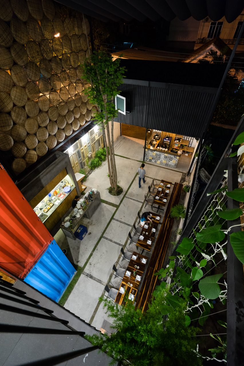 Ccasa Hostel by TAK architects