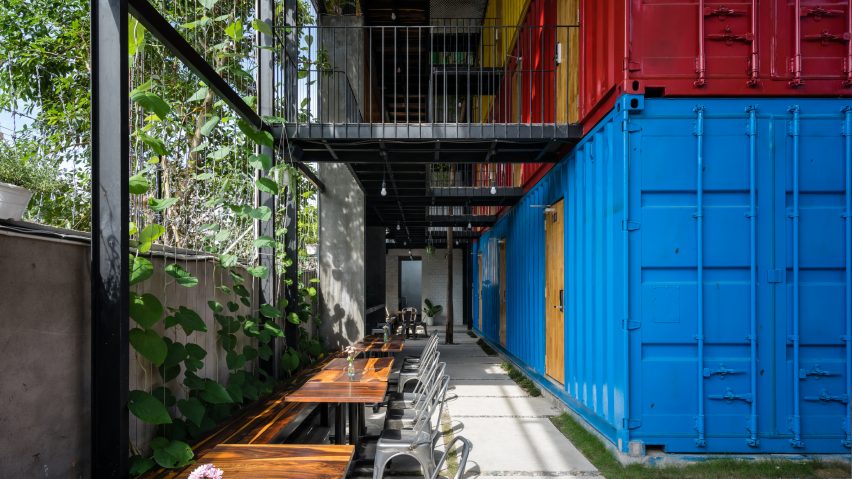 Ccasa Hostel by TAK architects