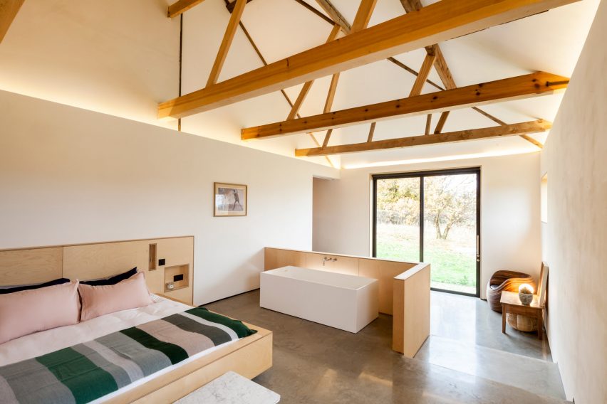 Church Hill Barn by David Nossiter Architects