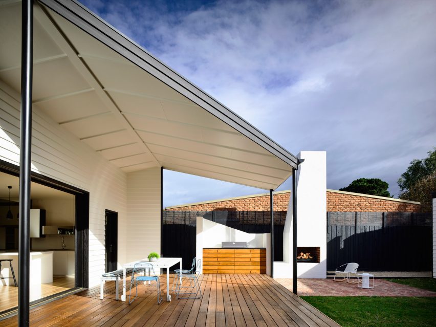 Courtyard Cottage, Flinders Melbourne by WOLVERIDGE ARCHITECTS