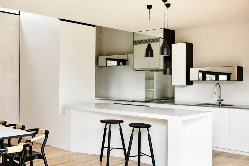 Courtyard Cottage, Flinders Melbourne by WOLVERIDGE ARCHITECTS