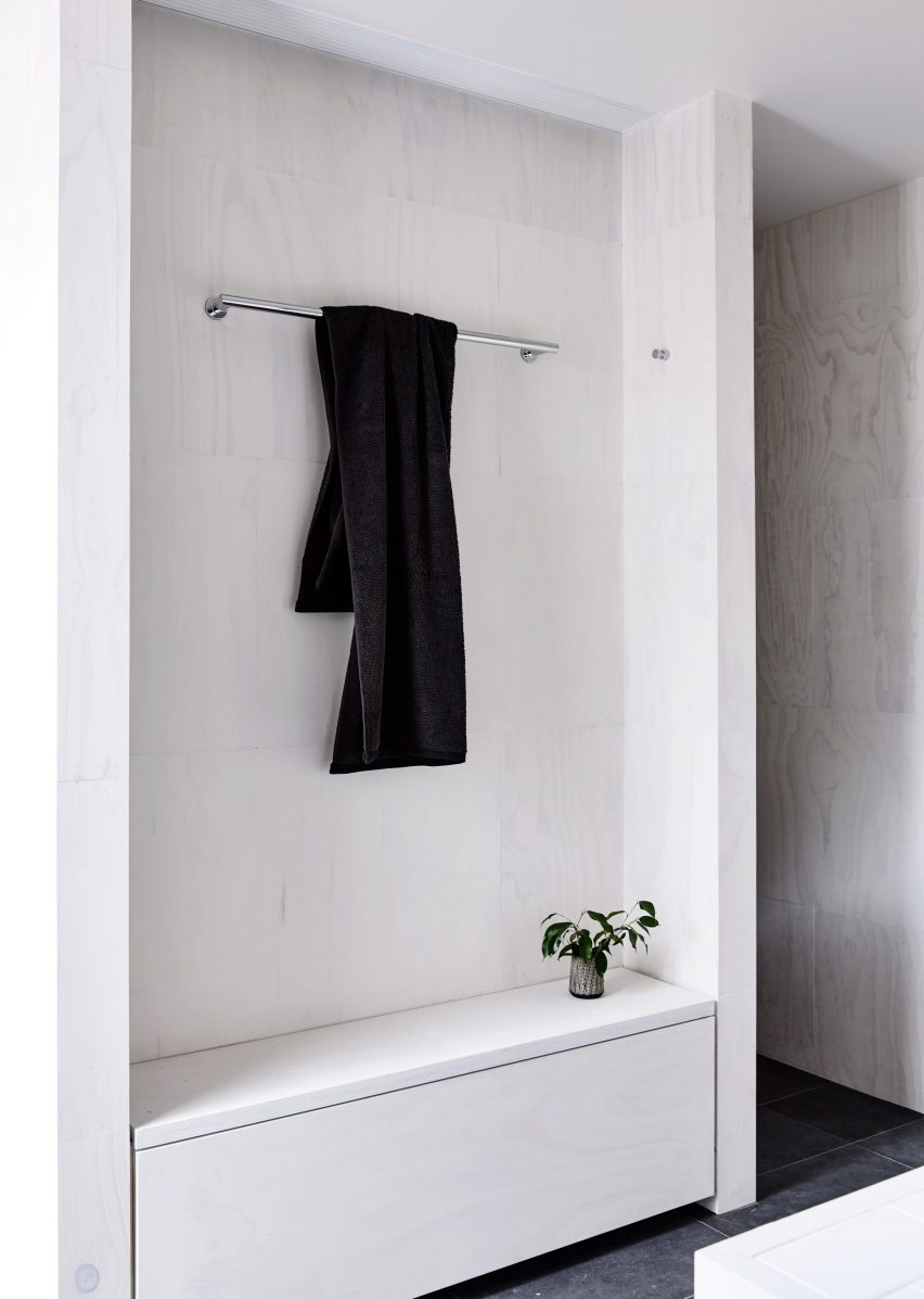 Courtyard Cottage, Flinders Melbourne by WOLVERIDGE ARCHITECTS