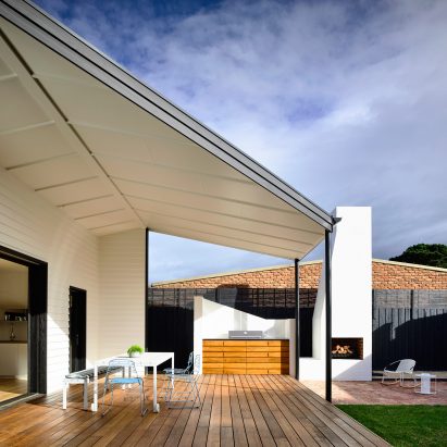 Courtyard Cottage, Flinders Melbourne by WOLVERIDGE ARCHITECTS