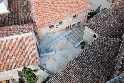 Cultural Center in Jarandilla by Héctor Fernández Elorza and Manuel Fernández Ramírez