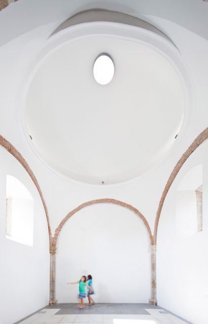 Cultural Center in Jarandilla by Héctor Fernández Elorza and Manuel Fernández Ramírez